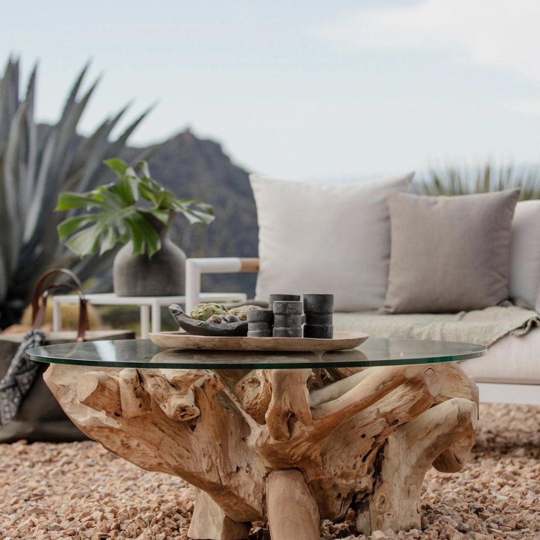 Mesa baja de raíz de teca