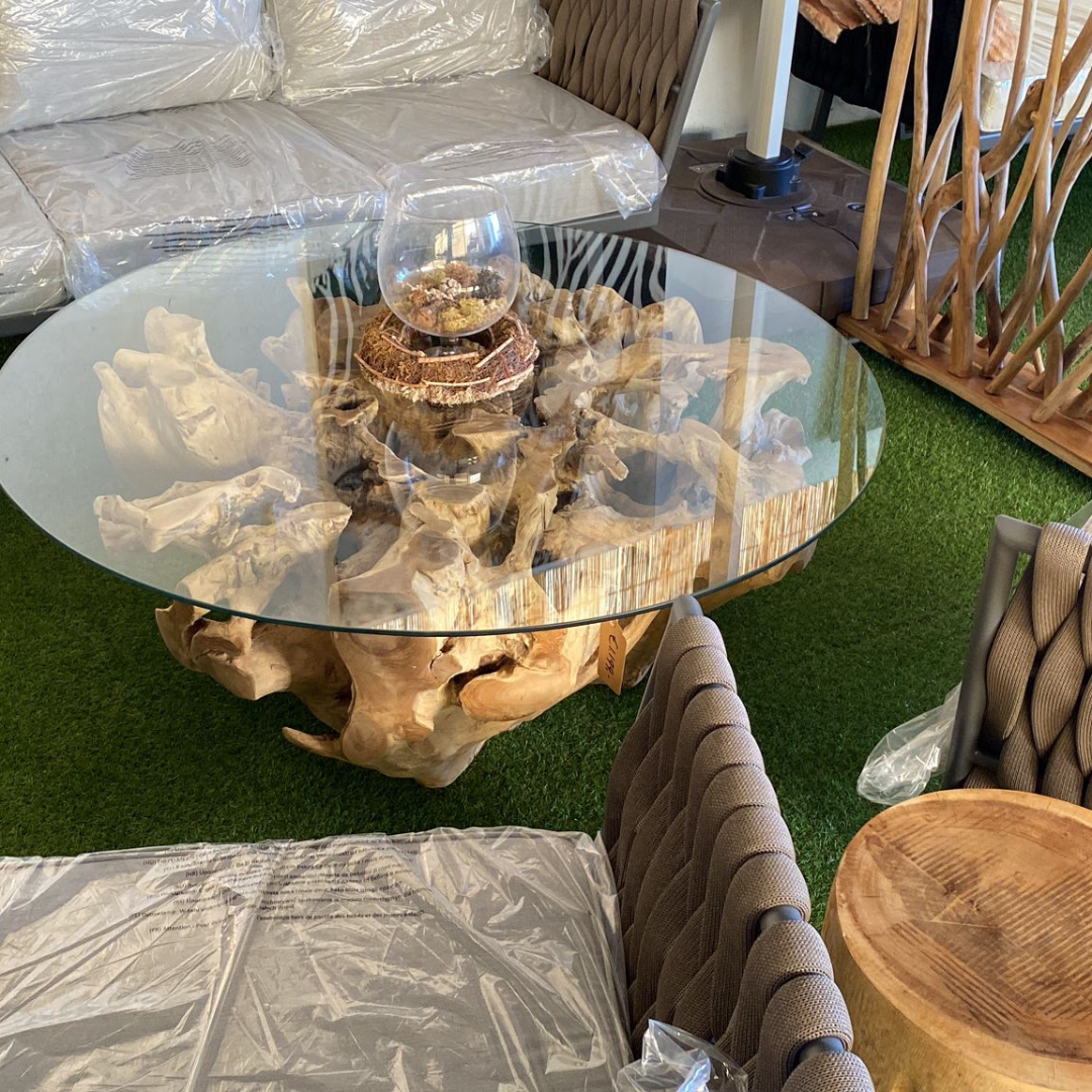 Mesa baja de raíz de teca